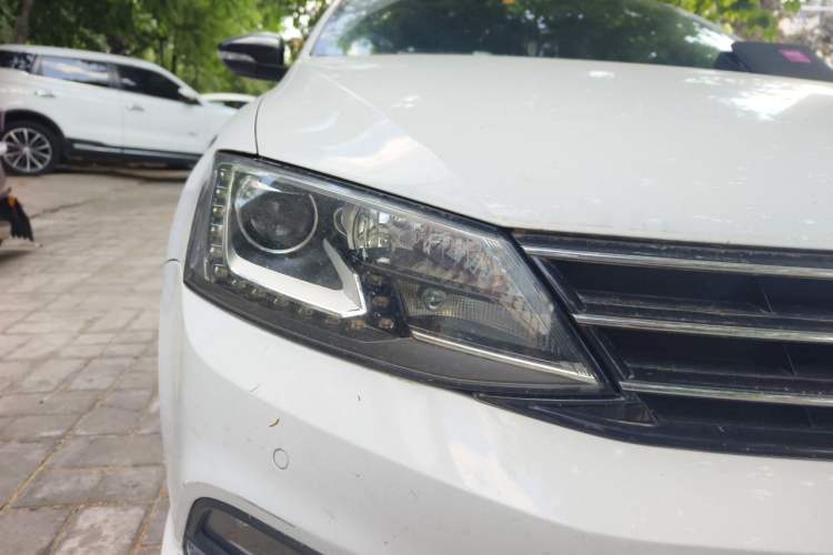 Used Volkswagen Sagitar 2018 280TSI DSG Luxury Model Right Front Headlight