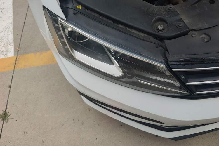 Used Volkswagen Sagitar 2018 280TSI DSG Ignite Edition Right Front Headlight