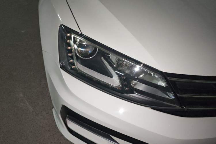 Used Volkswagen Sagitar 2018 280TSI DSG Ignite Edition Right Front Headlight