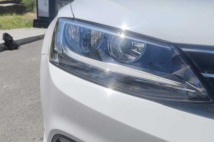 Used Volkswagen Sagitar 2018 280TSI DSG Comfort Model Right Front Headlight