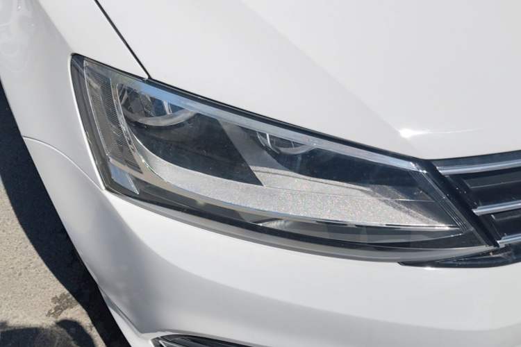 Used Volkswagen Sagitar 2018 1.6L Automatic Comfort Model Right Front Headlight