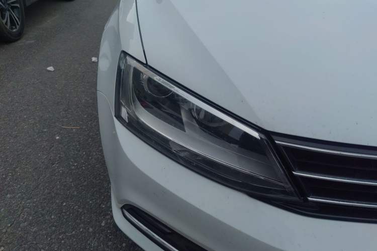 Used Volkswagen Sagitar 2018 1.6L Automatic Comfort Model Right Front Headlight