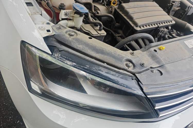 Used Volkswagen Sagitar 2018 1.6L Automatic Comfort Model Right Front Headlight
