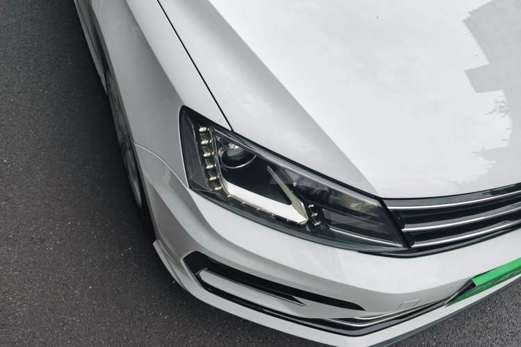 Used Volkswagen Sagitar 2018 280TSI DSG Ignite Edition Right Front Headlight