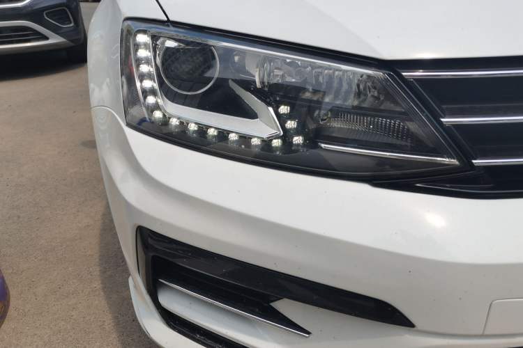 Used Volkswagen Sagitar 2018 280TSI DSG Ignite Edition Right Front Headlight