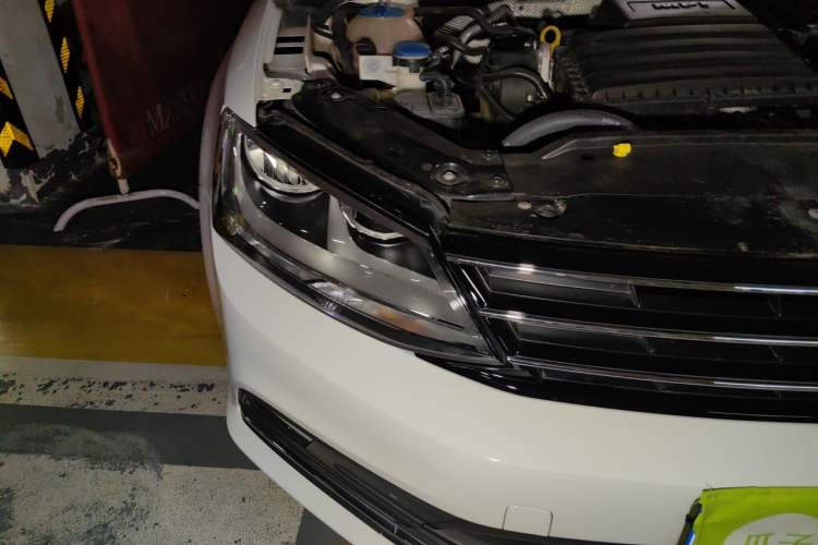 Used Volkswagen Sagitar 2018 1.6L Automatic Comfort Model Right Front Headlight