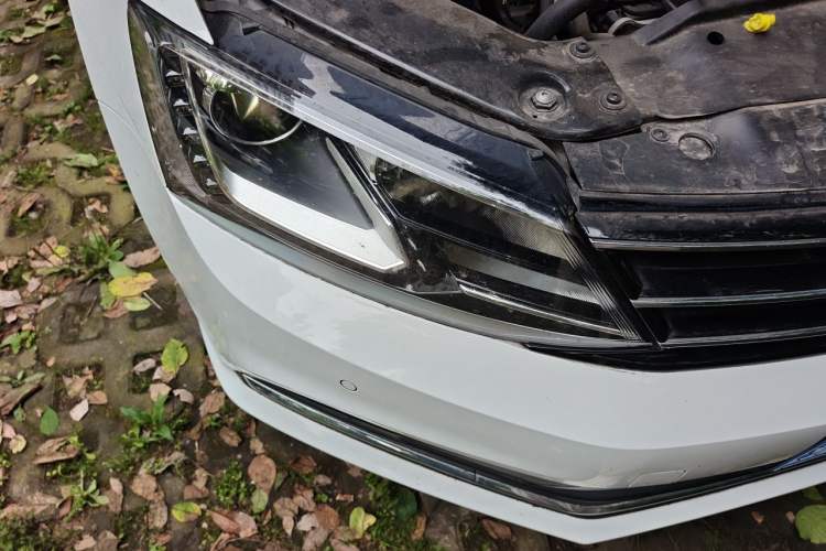 Used Volkswagen Sagitar 2018 280TSI DSG Luxury Model Right Front Headlight