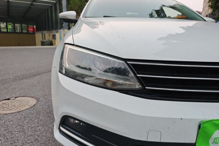 Used Volkswagen Sagitar 2018 1.6L Automatic Comfort Model Right Front Headlight