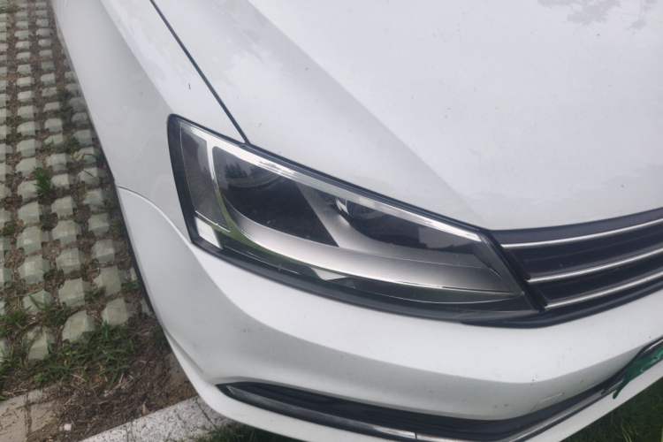 Used Volkswagen Sagitar 2018 1.6L Automatic Comfort Model Right Front Headlight