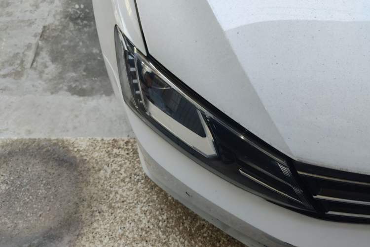 Used Volkswagen Sagitar 2018 280TSI DSG Luxury Model Right Front Headlight
