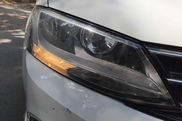 Used Volkswagen Sagitar 2018 1.6L Automatic Comfort Model Right Front Headlight