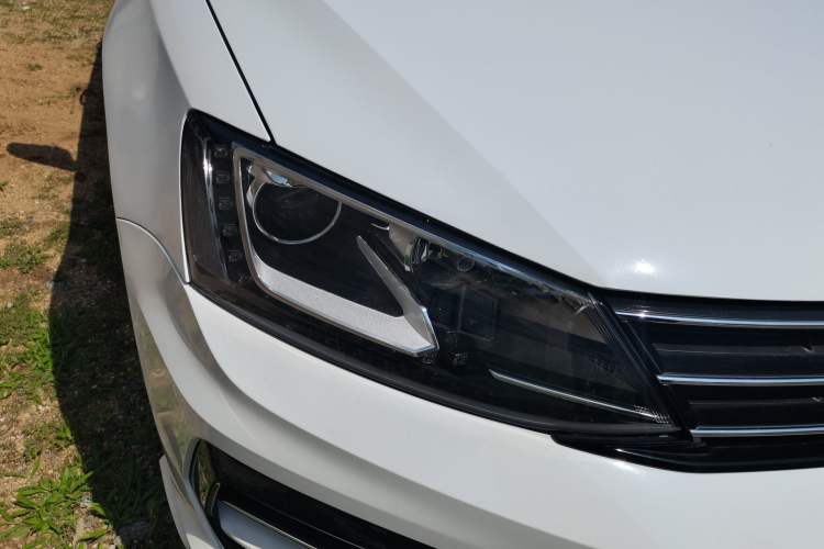 Used Volkswagen Sagitar 2018 280TSI DSG Ignite Edition Right Front Headlight