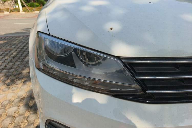 Used Volkswagen Sagitar 2018 1.6L Automatic Comfort Model Right Front Headlight