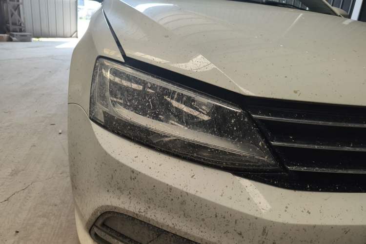 Used Volkswagen Sagitar 2018 1.6L Automatic Comfort Model Right Front Headlight