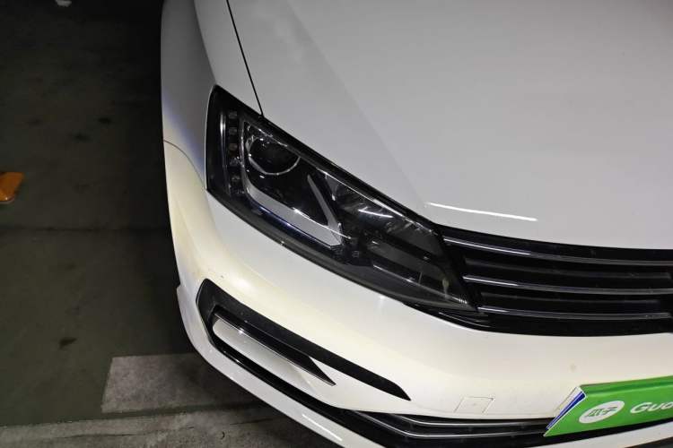Used Volkswagen Sagitar 2018 280TSI DSG Ignite Edition Right Front Headlight