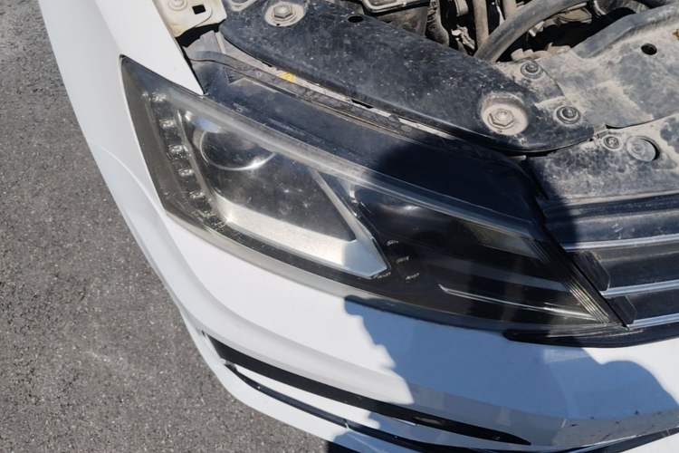 Used Volkswagen Sagitar 2018 280TSI DSG Ignite Edition Right Front Headlight