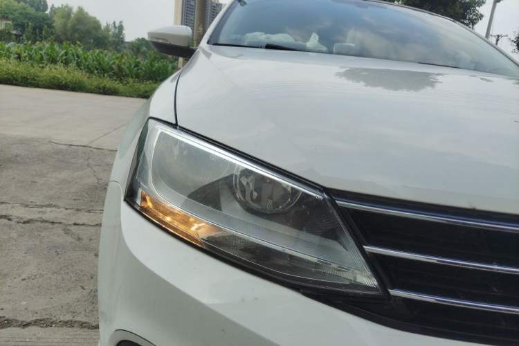 Used Volkswagen Sagitar 2018 1.6L Automatic Comfort Model Right Front Headlight