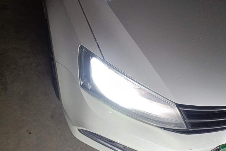 Used Volkswagen Sagitar 2018 1.6L Automatic Comfort Model Right Front Headlight