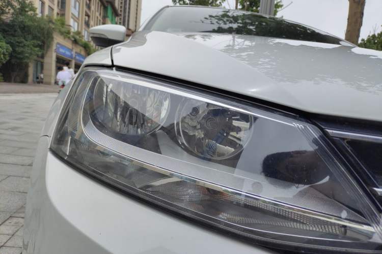 Used Volkswagen Sagitar 2018 1.6L Automatic Comfort Model Right Front Headlight