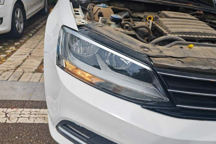 Used Volkswagen Sagitar 2018 1.6L Automatic Comfort Model Right Front Headlight