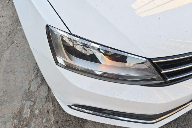 Used Volkswagen Sagitar 2018 180TSI DSG Prestige Edition Right Front Headlight