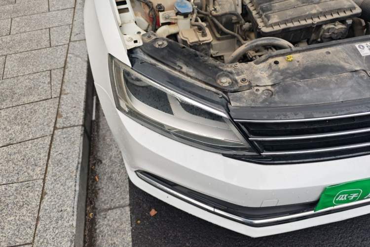 Used Volkswagen Sagitar 2018 1.6L Manual Comfort Model Right Front Headlight