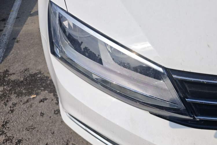 Used Volkswagen Sagitar 2018 180TSI DSG Prestige Edition Right Front Headlight