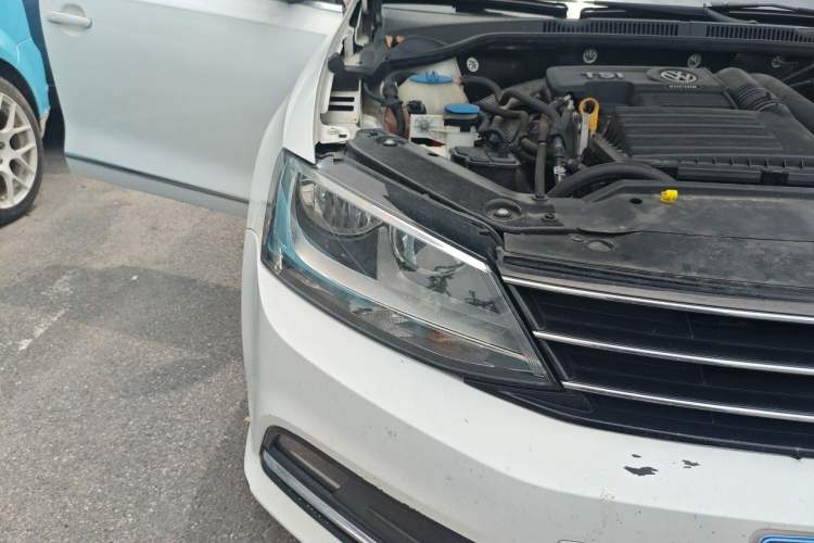 Used Volkswagen Sagitar 2018 280TSI DSG Comfort Model Right Front Headlight