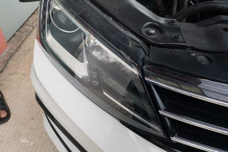Used Volkswagen Sagitar 2018 280TSI DSG Ignite Edition Right Front Headlight