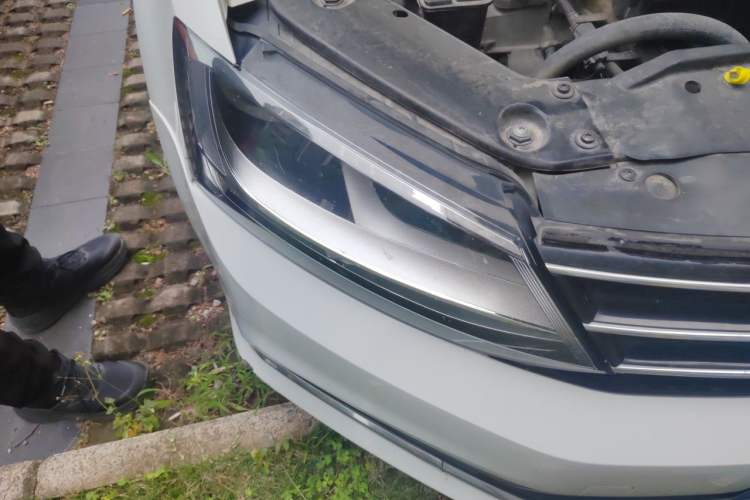 Used Volkswagen Sagitar 2018 1.6L Automatic Comfort Model Right Front Headlight