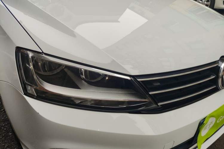 Used Volkswagen Sagitar 2018 1.6L Automatic Comfort Model Right Front Headlight
