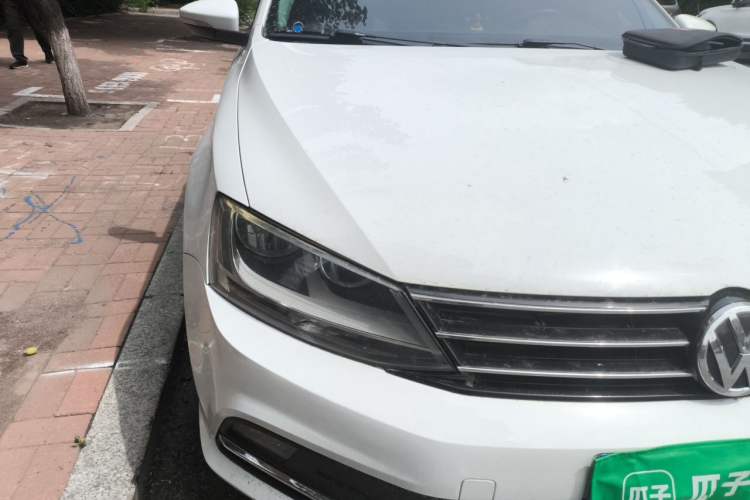 Used Volkswagen Sagitar 2018 1.6L Automatic Comfort Model Right Front Headlight