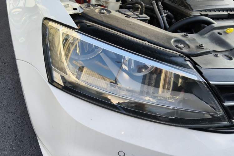 Used Volkswagen Sagitar 2018 280TSI DSG Luxury Model Right Front Headlight
