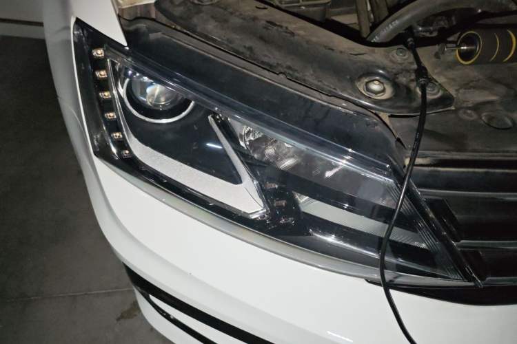Used Volkswagen Sagitar 2018 280TSI DSG Ignite Edition Right Front Headlight