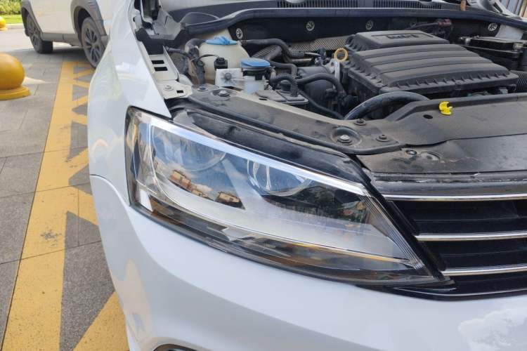 Used Volkswagen Sagitar 2018 1.6L Automatic Comfort Model Right Front Headlight