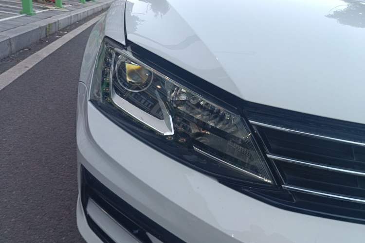 Used Volkswagen Sagitar 2018 280TSI DSG Ignite Edition Right Front Headlight
