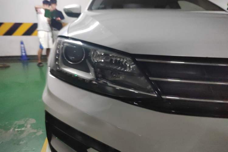 Used Volkswagen Sagitar 2018 280TSI DSG Ignite Edition Right Front Headlight