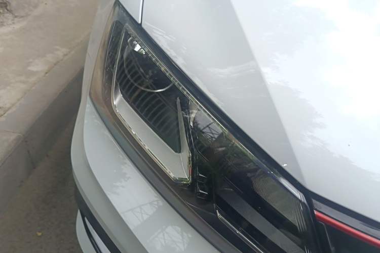 Used Volkswagen Sagitar 2018 280TSI DSG Ignite Edition Right Front Headlight
