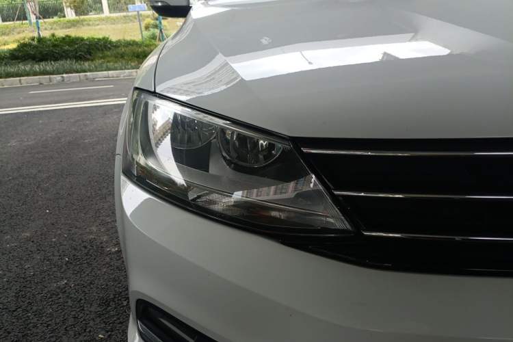 Used Volkswagen Sagitar 2018 1.6L Automatic Comfort Model Right Front Headlight
