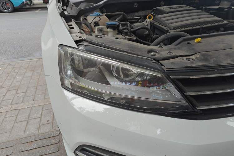 Used Volkswagen Sagitar 2018 1.6L Automatic Comfort Model Right Front Headlight