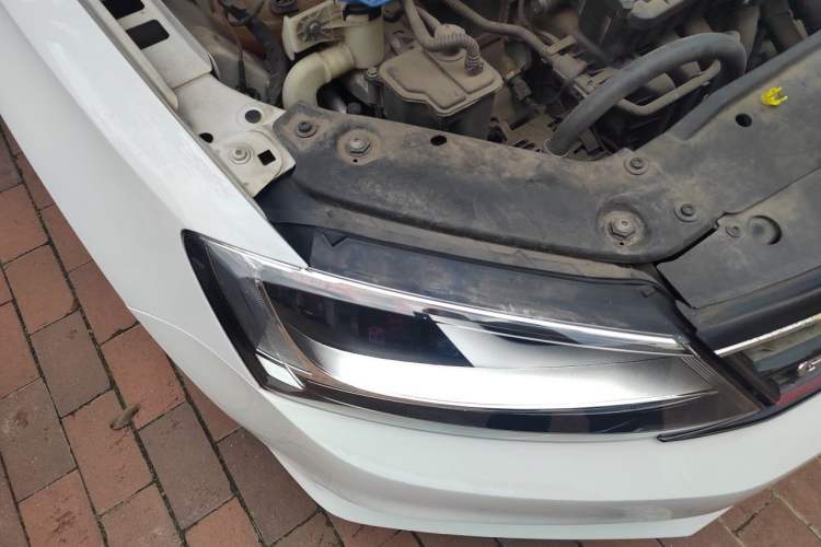 Used Volkswagen Sagitar 2018 1.6L Automatic Comfort Model Right Front Headlight