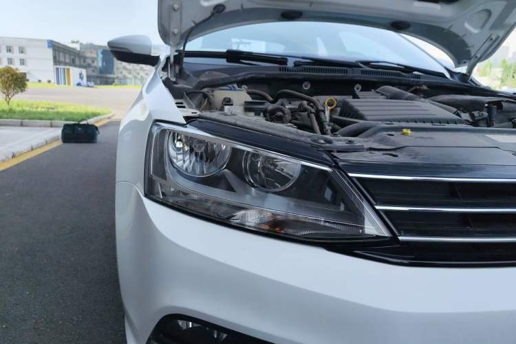 Used Volkswagen Sagitar 2018 280TSI DSG Comfort Model Right Front Headlight