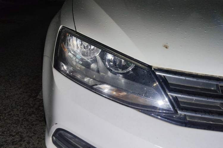 Used Volkswagen Sagitar 2018 1.6L Automatic Comfort Model Right Front Headlight