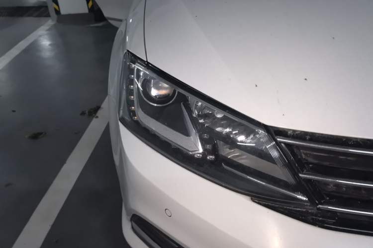 Used Volkswagen Sagitar 2018 280TSI DSG Luxury Model Right Front Headlight