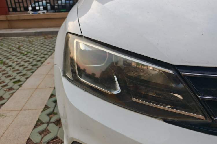 Used Volkswagen Sagitar 2018 280TSI DSG Comfort Model Right Front Headlight