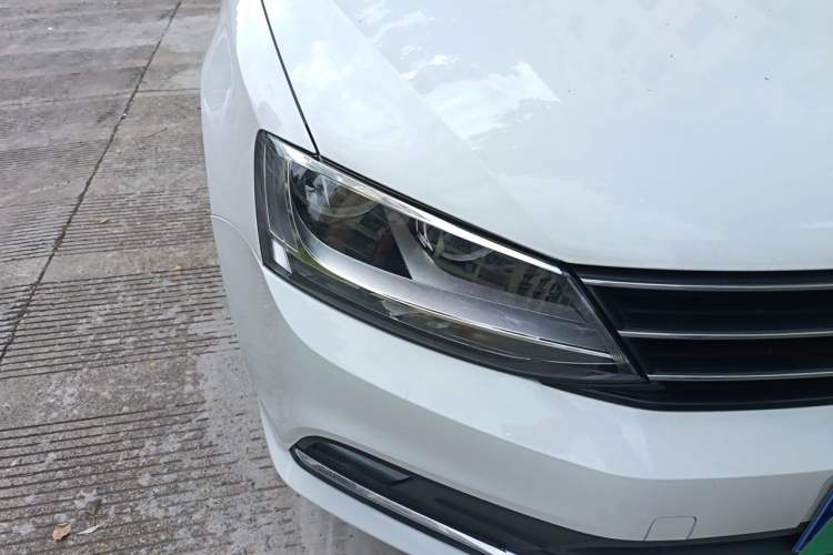 Used Volkswagen Sagitar 2018 1.6L Manual Comfort Model Right Front Headlight