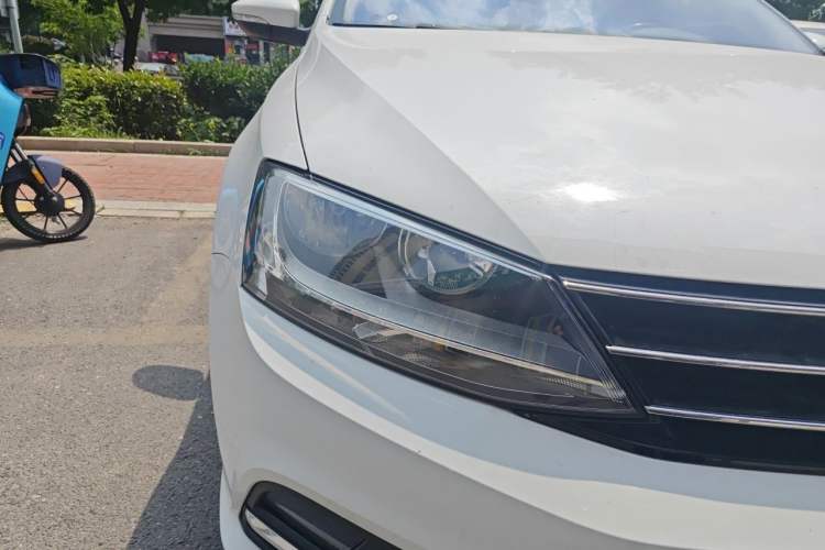 Used Volkswagen Sagitar 2018 280TSI DSG Comfort Model Right Front Headlight