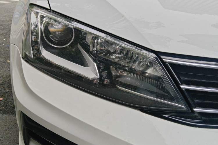 Used Volkswagen Sagitar 2018 280TSI DSG Ignite Edition Right Front Headlight