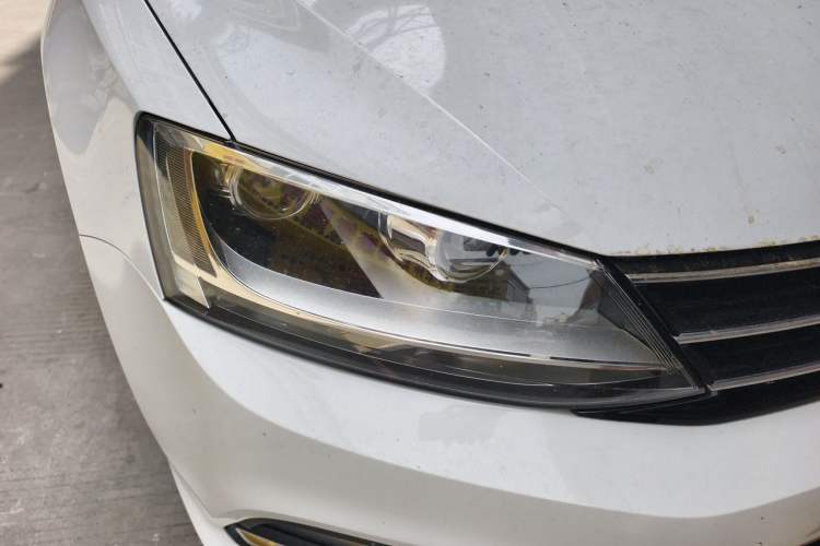 Used Volkswagen Sagitar 2018 1.6L Automatic Comfort Model Right Front Headlight