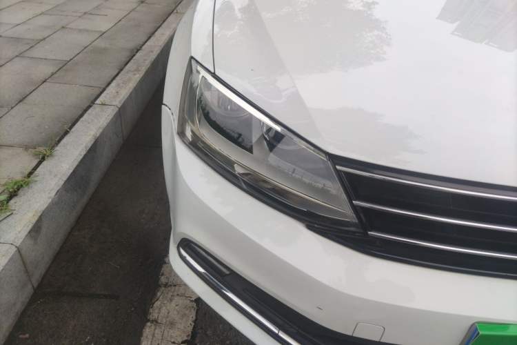 Used Volkswagen Sagitar 2018 1.6L Manual Comfort Model Right Front Headlight